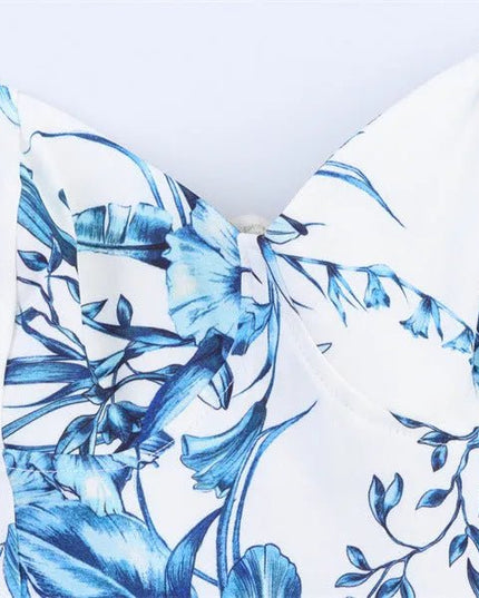 Bold Print Halter Dress – Chic & Flirty Style.