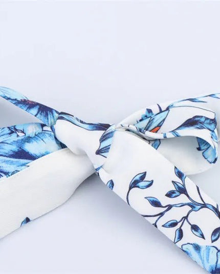Bold Print Halter Dress – Chic & Flirty Style.