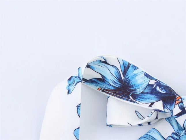 Bold Print Halter Dress – Chic & Flirty Style.