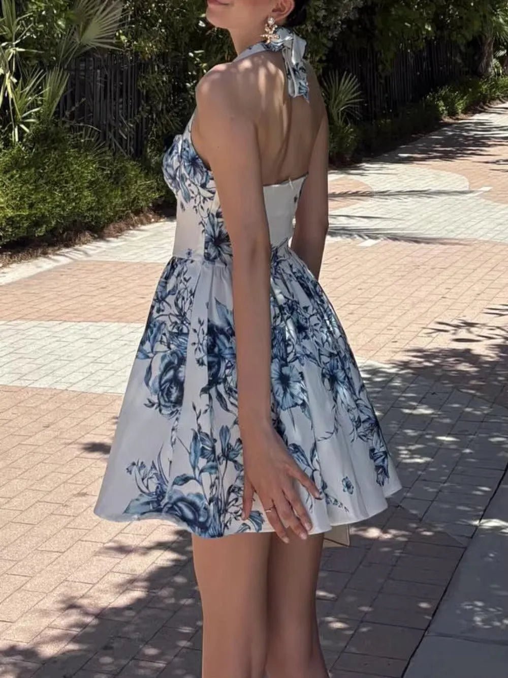 Bold Print Halter Dress – Chic & Flirty Style.