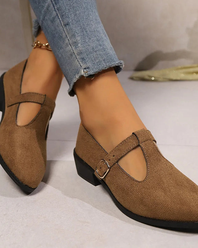 Elegant British-Style Pointed Toe Buckle Shoes.