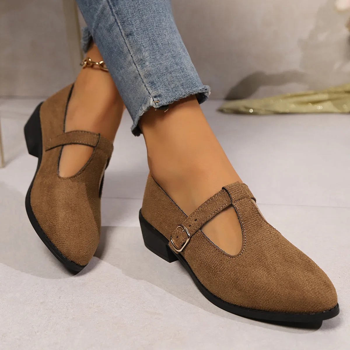 Elegant British-Style Pointed Toe Buckle Shoes.