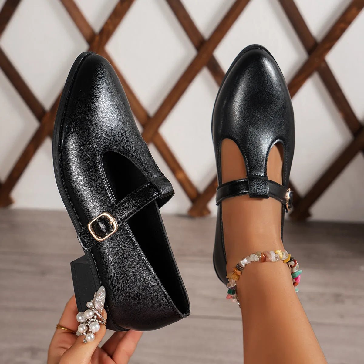 Elegant British-Style Pointed Toe Buckle Shoes.