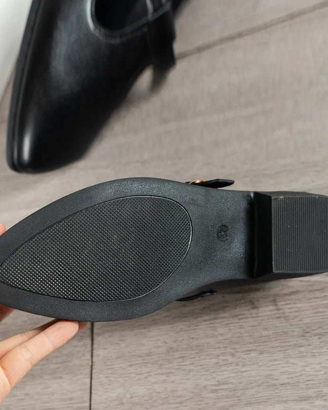 Elegant British-Style Pointed Toe Buckle Shoes.