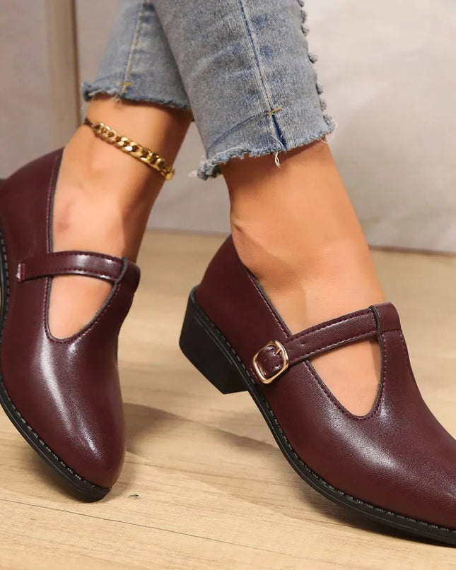 Elegant British-Style Pointed Toe Buckle Shoes.