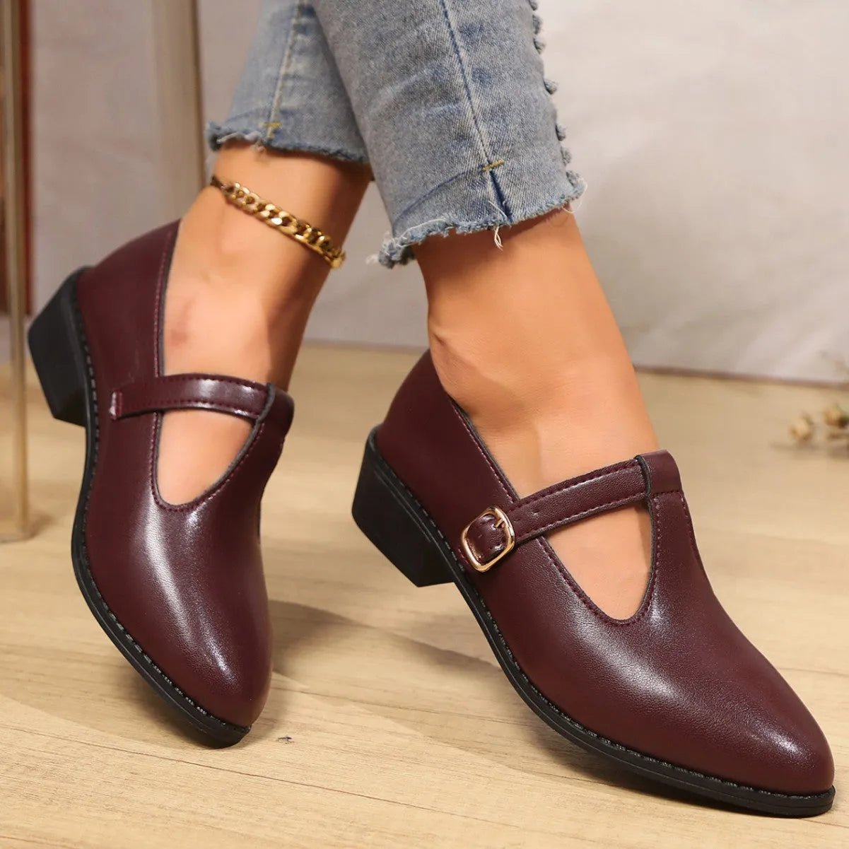 Elegant British-Style Pointed Toe Buckle Shoes.
