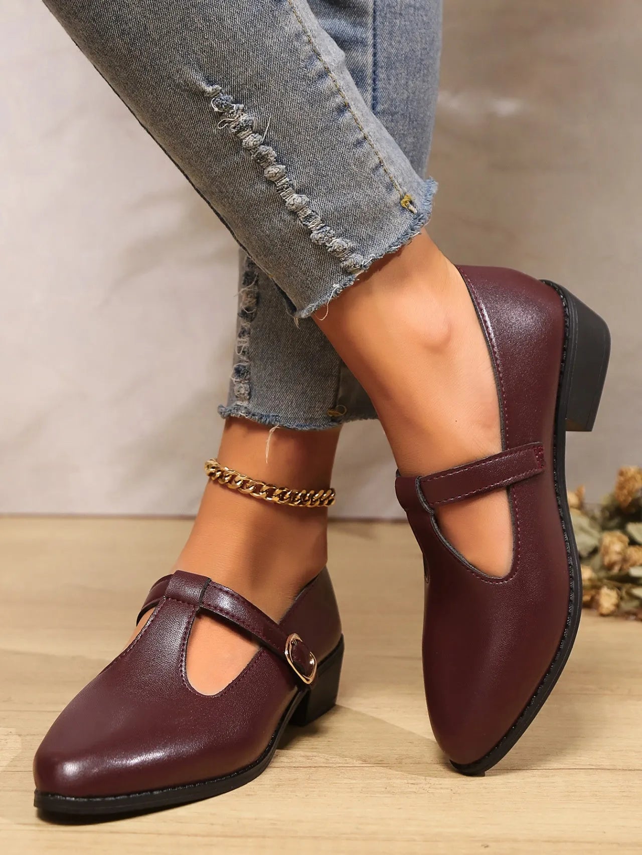 Elegant British-Style Pointed Toe Buckle Shoes.