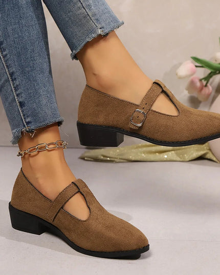 Elegant British-Style Pointed Toe Buckle Shoes.
