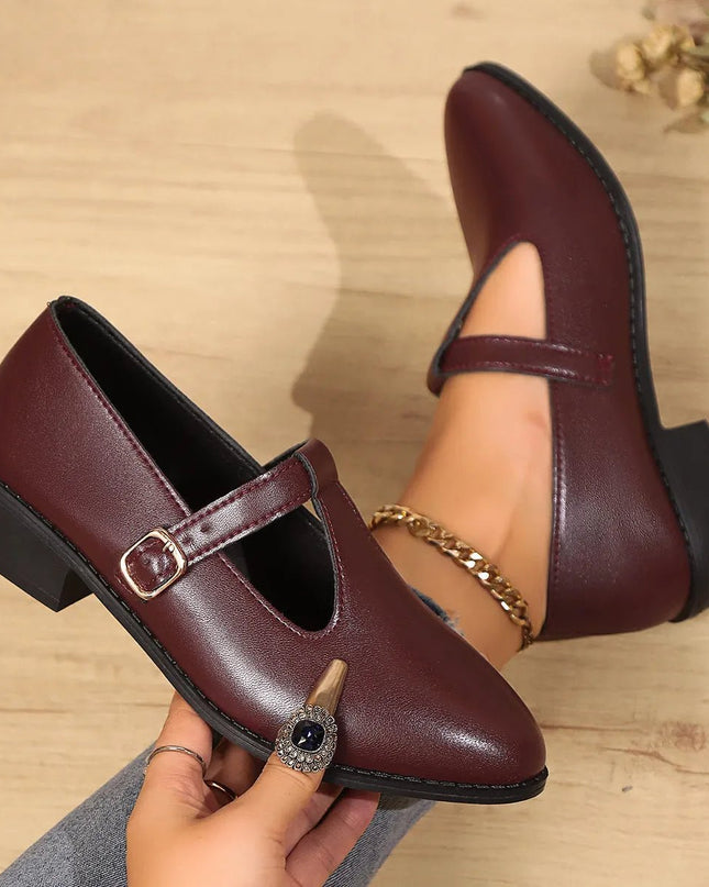 Elegant British-Style Pointed Toe Buckle Shoes.