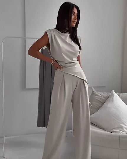 Elegant Women's Suit Set – Sleeveless Top & Straight Pants.