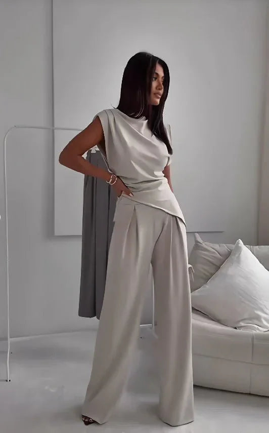 Elegant Women's Suit Set – Sleeveless Top & Straight Pants.