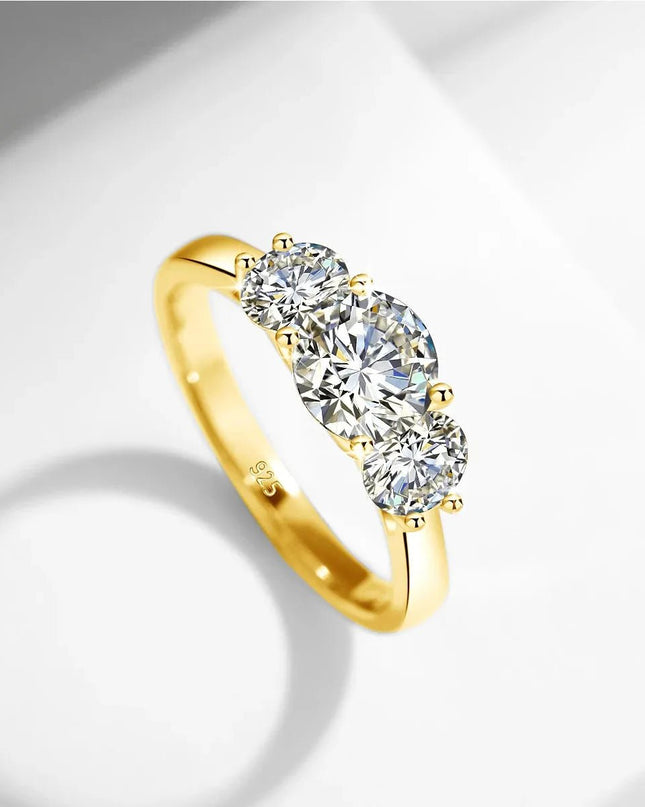 Luxury 18K Gold Moissanite Ring.