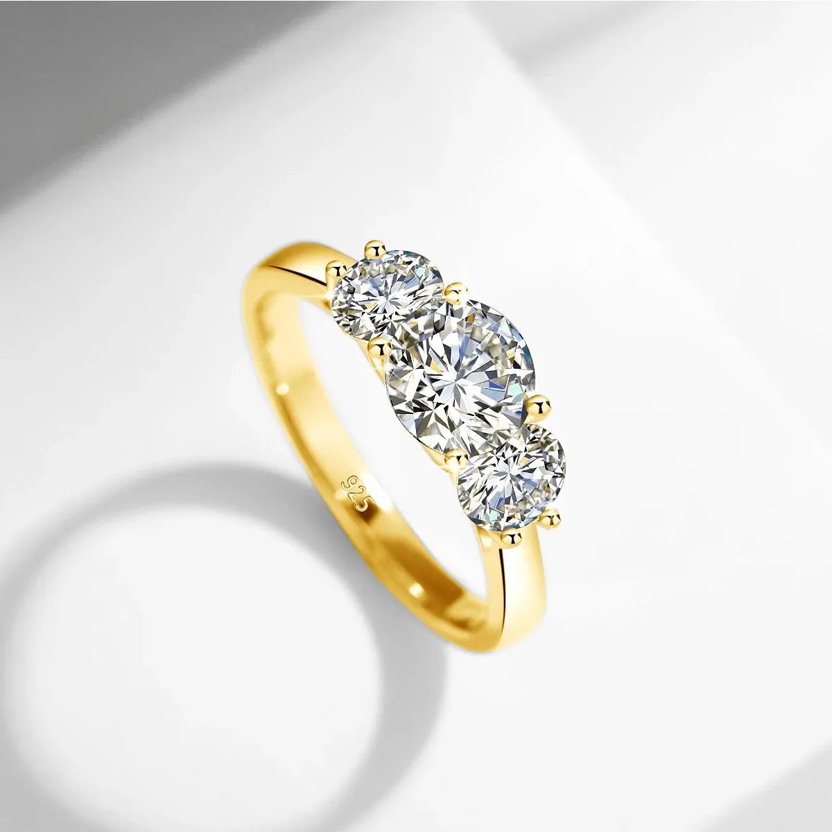 Luxury 18K Gold Moissanite Ring.