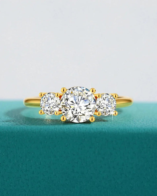 Luxury 18K Gold Moissanite Ring.