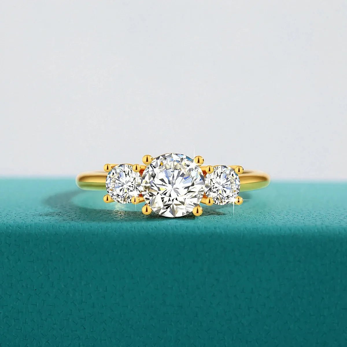 Luxury 18K Gold Moissanite Ring.