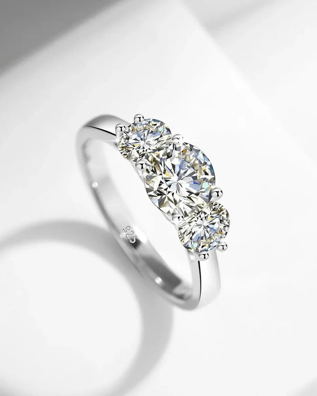 Luxury 18K Gold Moissanite Ring.