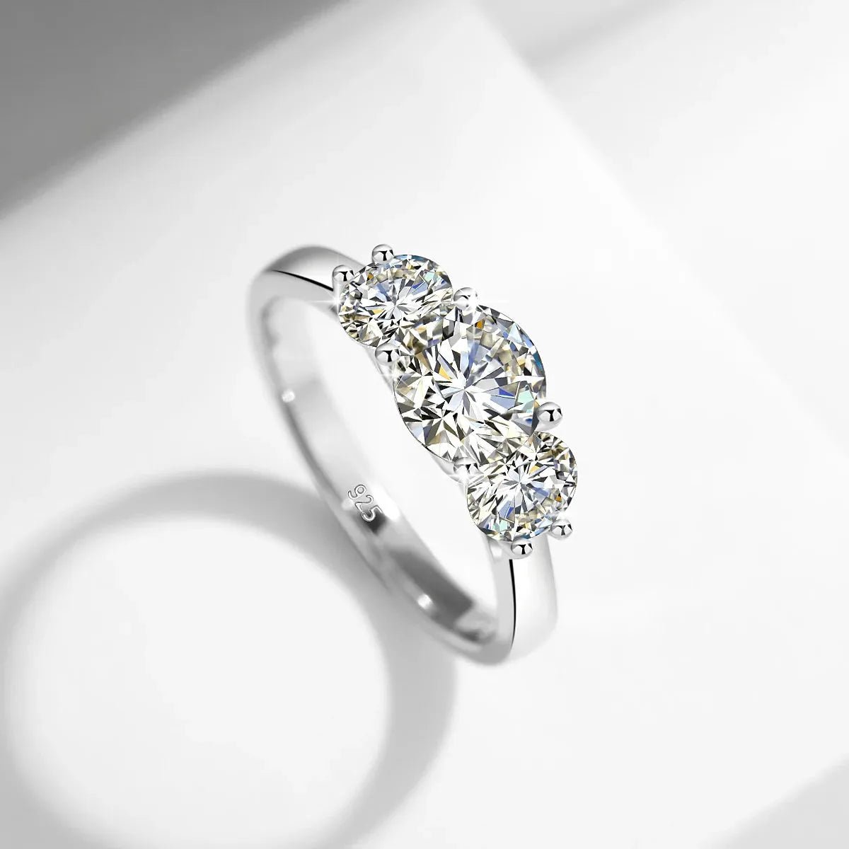 Luxury 18K Gold Moissanite Ring.