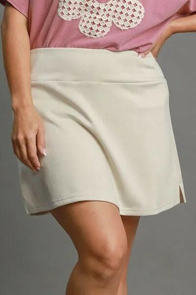 Mid-Rise Skort with Pockets.