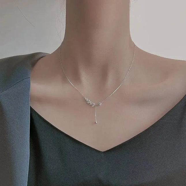 Necklace Simple Charm Zirconia Botanical.