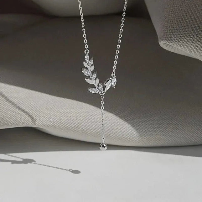 Necklace Simple Charm Zirconia Botanical.